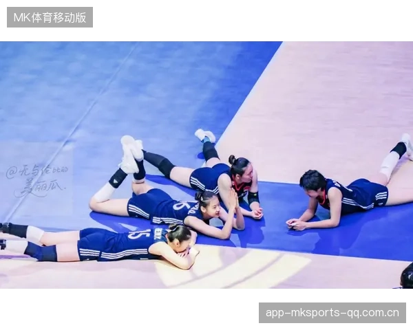 女排快攻速度完全看不清：一场速度与技巧的完美较量