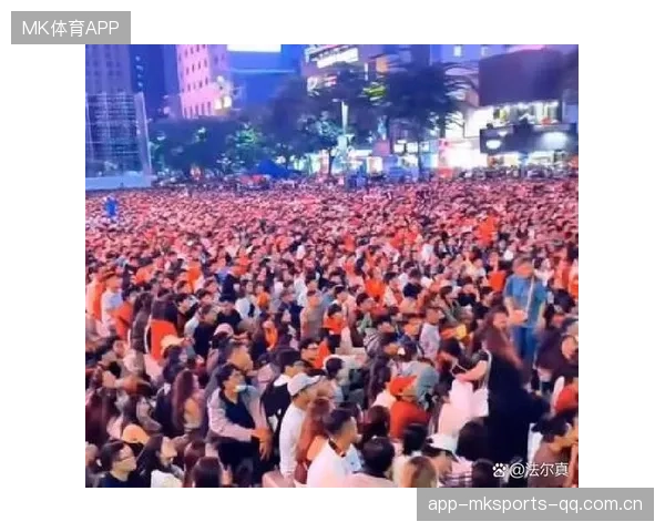 足球少年的狂欢时刻：比赛后蹦迪的超级可爱瞬间