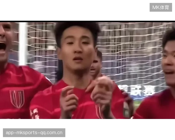 韦世豪禁赛风波：球迷情绪爆发，球员心理挑战与商业影响